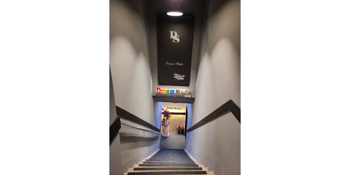 <div style='font-size:1.2em;display:none;'>.</div>